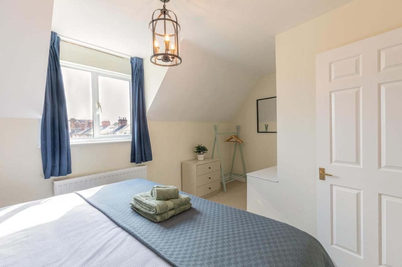 4 Bed City House With Private Garden And Parking 윈체스터 외부 사진