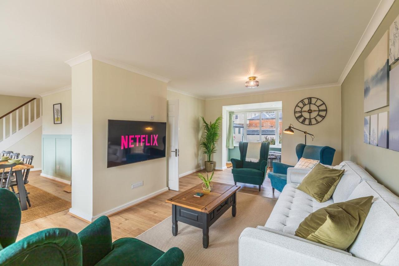 4 Bed City House With Private Garden And Parking 윈체스터 외부 사진